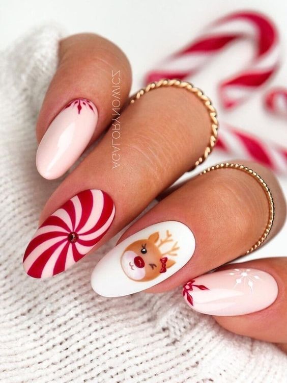 19 Creative Christmas Nail Art Ideas for 2023