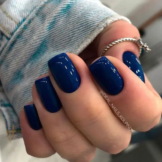 15 Stylish Short Blue New Year's Nail Ideas for 2024