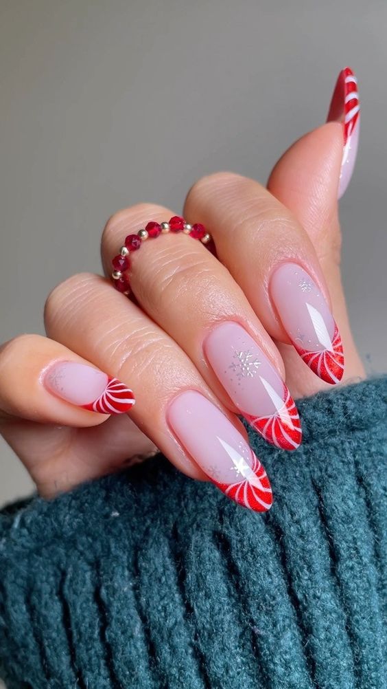 15 Simple and Elegant Christmas Nail Ideas for 2023