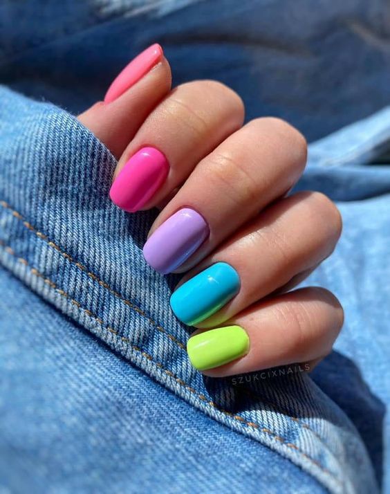 19 Colorful Gel Nail Ideas for Winter 2023-2024