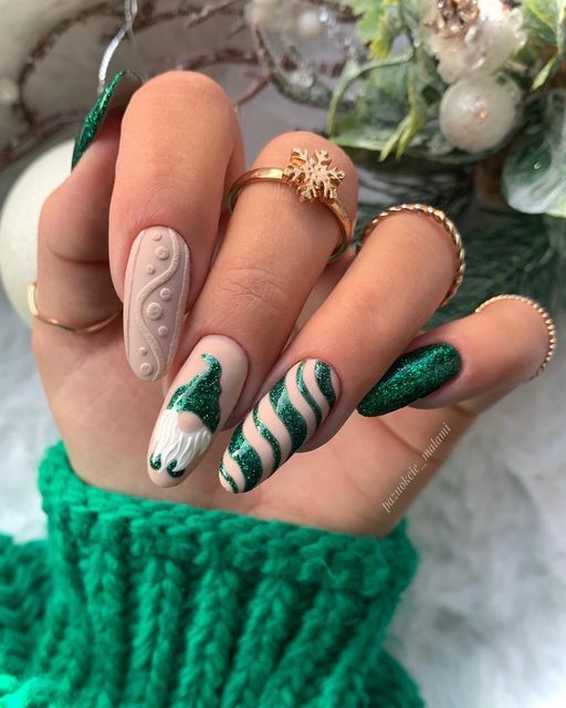 17 Festive Christmas Nail Designs for 2023