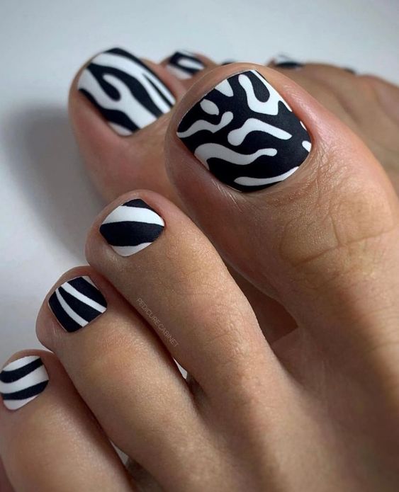 Stepping into Style: The Trendiest Toe Nail Colors and Designs for 2024