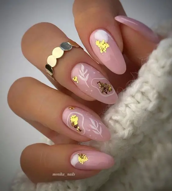 Chic Almond Nails for Spring 2024