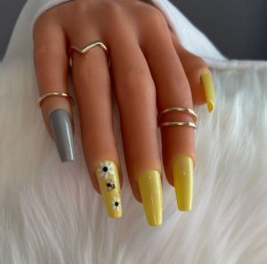 17 Creative Ideas for Yellow Summer Nails 2023