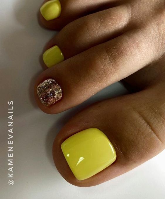 15 Stunning Fall Color Toe Nail Ideas for Black Women in 2023