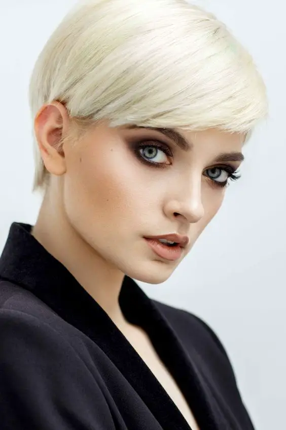 15 Stunning Pixie Haircut Ideas for Round Faces