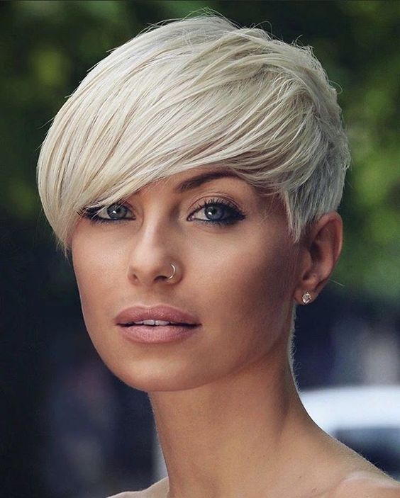 17 Chic Straight Fall Hairstyle Ideas for 2023