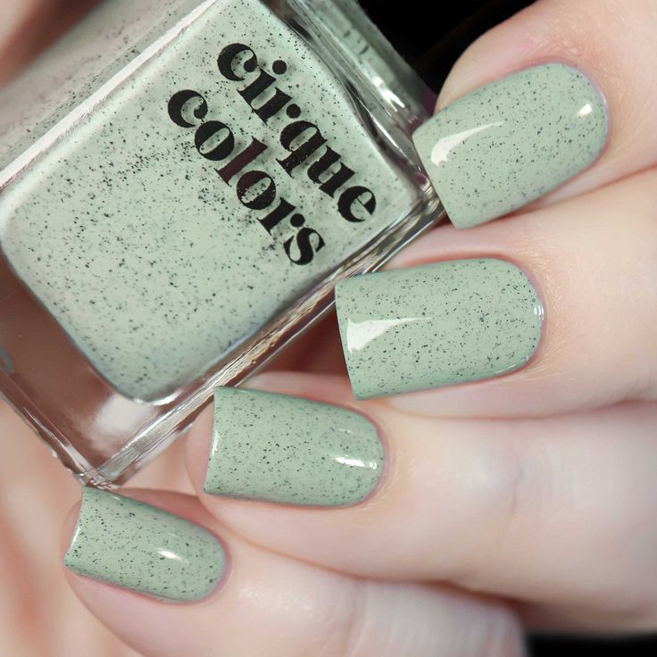 19 Chic Pastel Monochrome Nail Colors for Fall