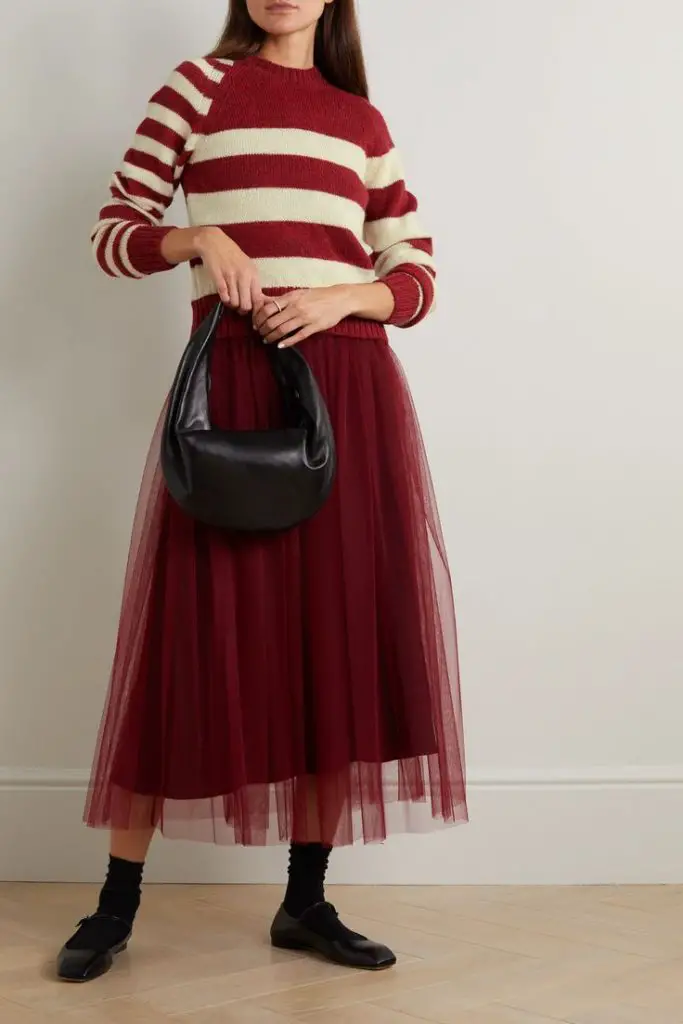 19 Chic and Cozy Fall Skirt Outfits for 2023