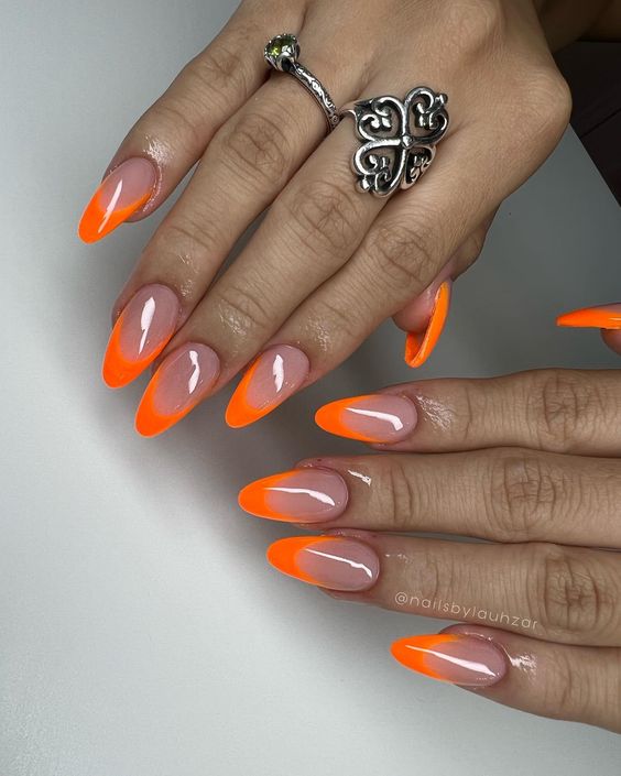 17 Stylish Monochrome Vacation Nails for Fall 2023