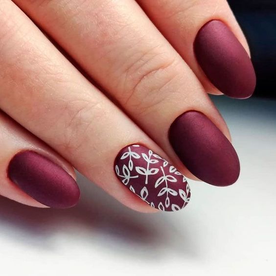 17 Trendy Round Nail Ideas for Fall 2023