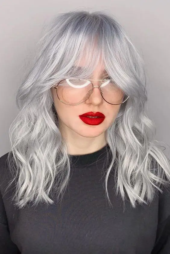 17 Stunning Fall Hair Colors with Curtain Bangs: Embrace the Season's Beauty