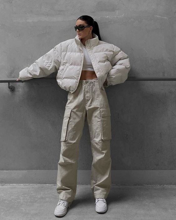 17 Trendy Fall Streetwear Outfit Ideas for Women in 2023 - thepinkgoose.com