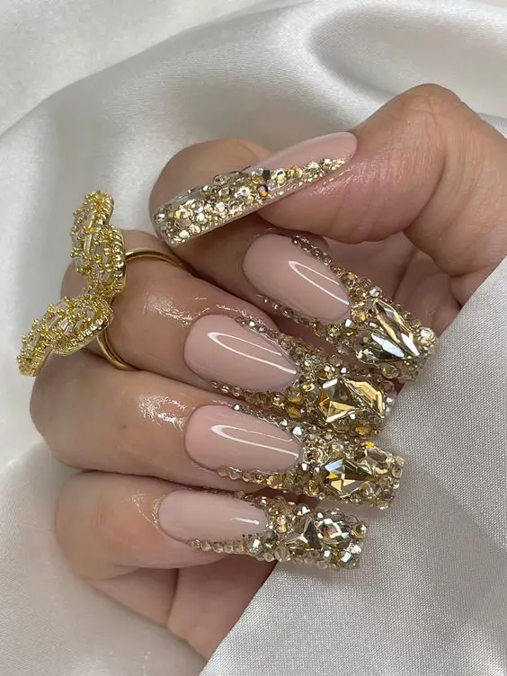 17 Glamorous Nail Designs with Rhinestones for Luxurious Elegance