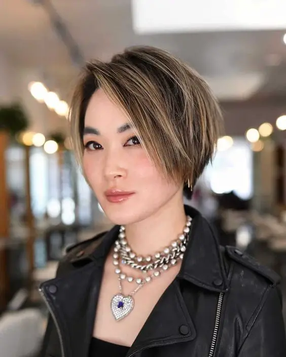 15 Chic Short Hairstyles for Women Over 40