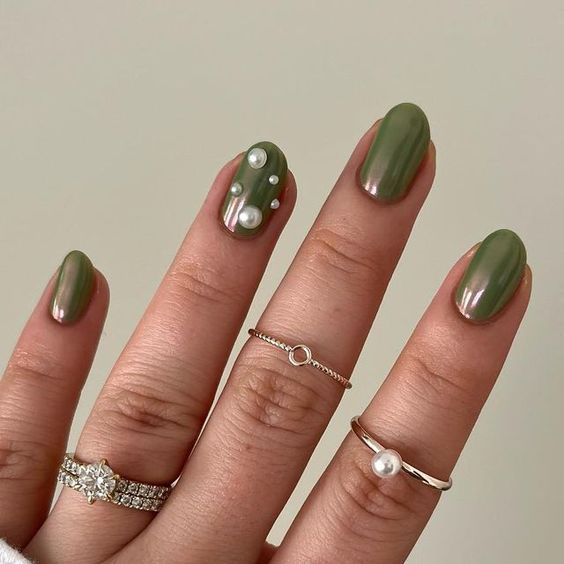 17 Stunning Green Chrome Nail Design Ideas