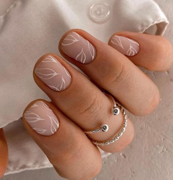 19 Chic Minimalist Nail Design Ideas
