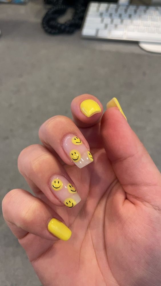 15 Playful Short Yellow Nail Design Ideas