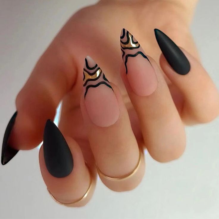 17 Striking Black Gel Nail Design Ideas