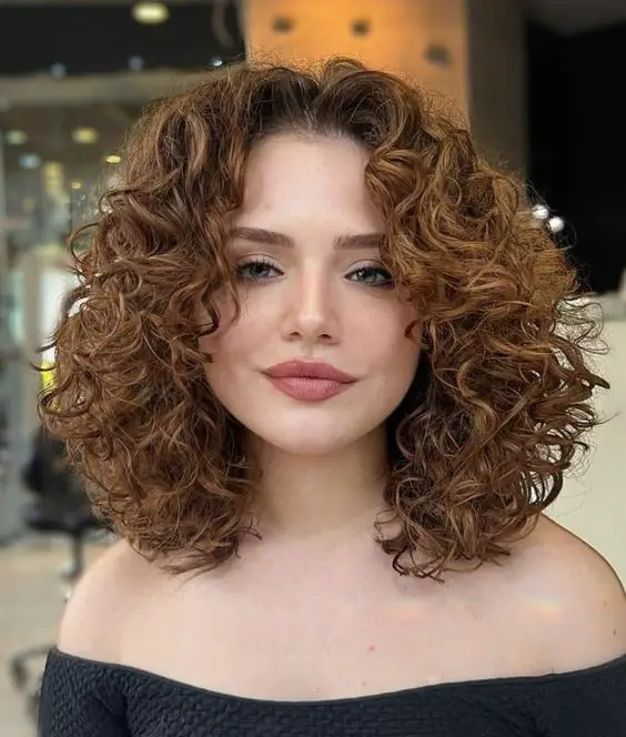 17 Gorgeous Curly Haircuts for Round Faces