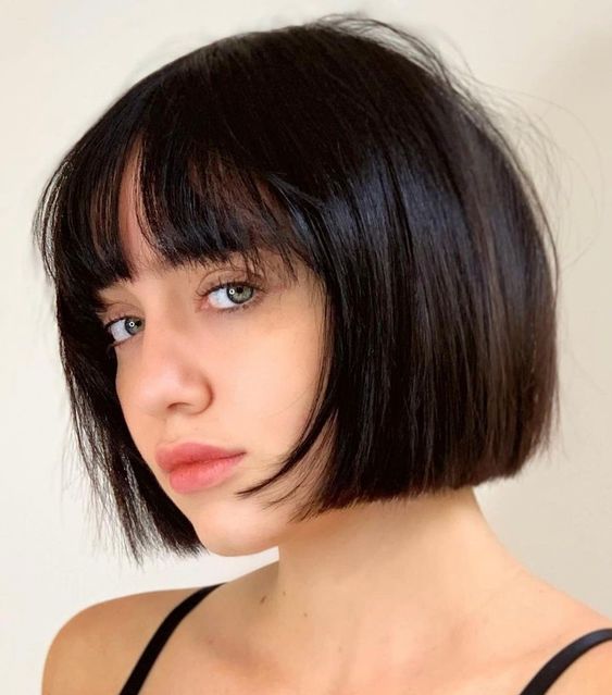 15 Flattering Haircut Ideas with Bangs for Round Faces