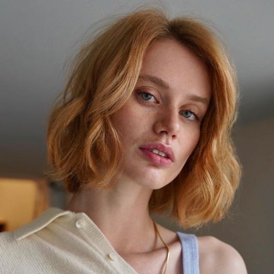 15 Chic Short Haircut Ideas for Oval Faces