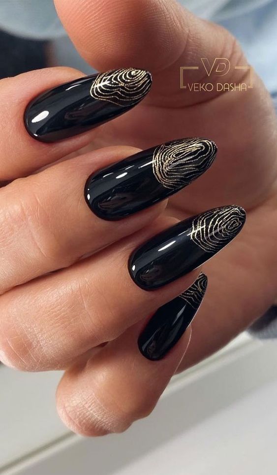 17 Striking Black Gel Nail Design Ideas