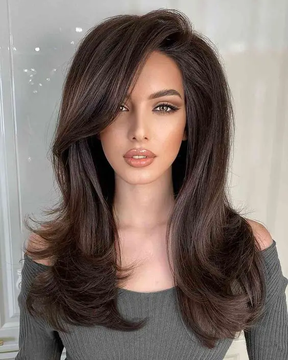 15 Gorgeous Long Haircut Ideas for Oval Faces