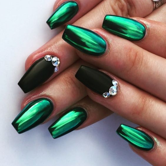 17 Stunning Green Chrome Nail Design Ideas