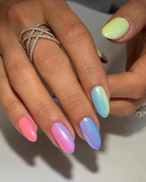 17 Dreamy Pastel Chrome Nail Design Ideas