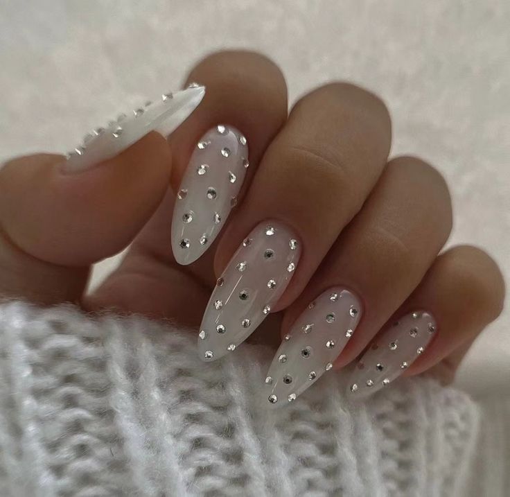 17 Stunning Long Almond Nail Design Ideas for Elegance and Glamour