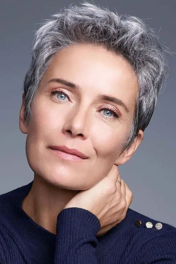 15 Flattering Hairstyle Ideas for Women Over 50