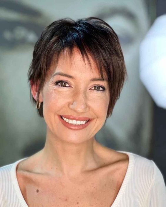 15 Chic Short Hairstyles for Women Over 40
