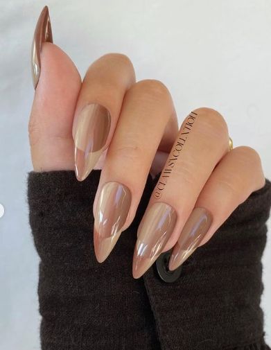 17 Chic Almond Nail Colors for Winter 2023-2024