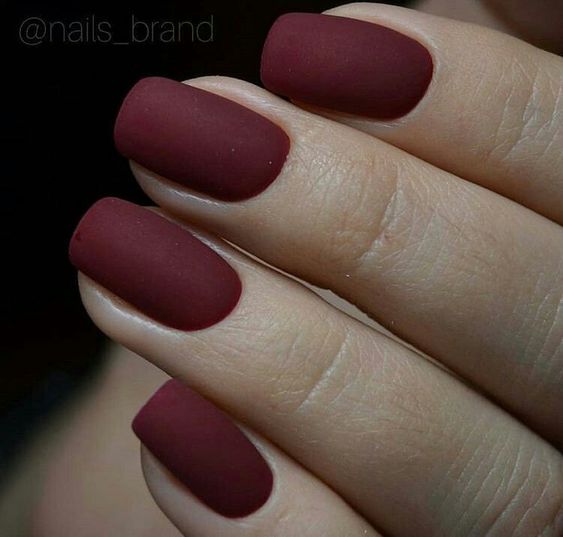 15 Stunning Burgundy Nail Colors for Winter 2023-2024