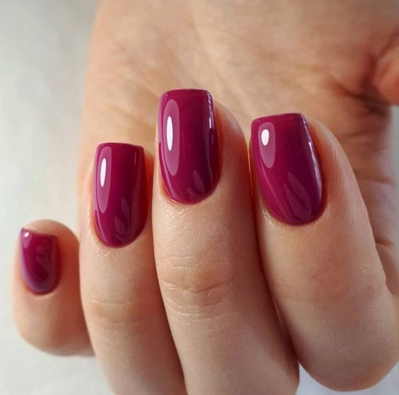 15 Stunning Burgundy Nail Colors for Winter 2023-2024