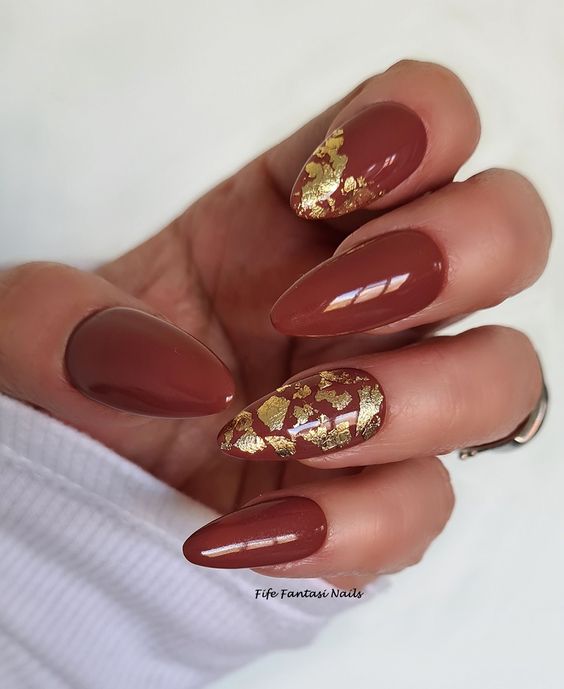 Almond Nails Winter Colors 2023-2024: 17 Trendy and Cozy Ideas