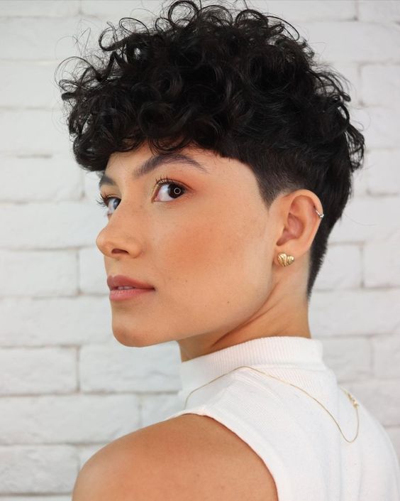 17 Short Winter Haircuts for 2023-2024