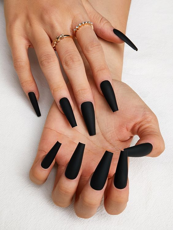 19 Chic Black Nail Ideas for Winter 2023-2024