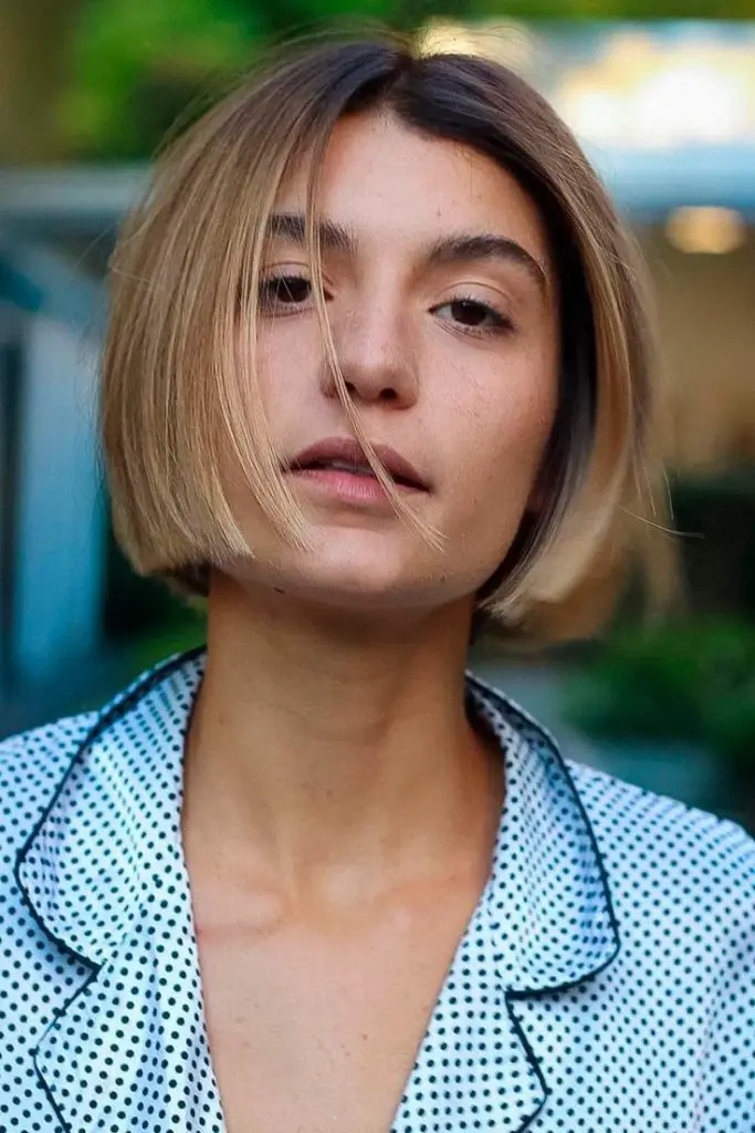 15 Stylish Winter Haircuts for Round Faces in 2023-2024