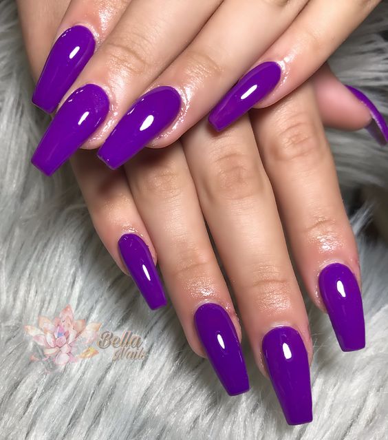 15 Gorgeous Purple Winter Nail Colors for 2023-2024