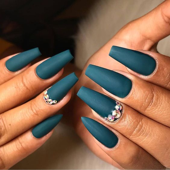 17 Stylish Dark Winter Nail Colors for 2023-2024