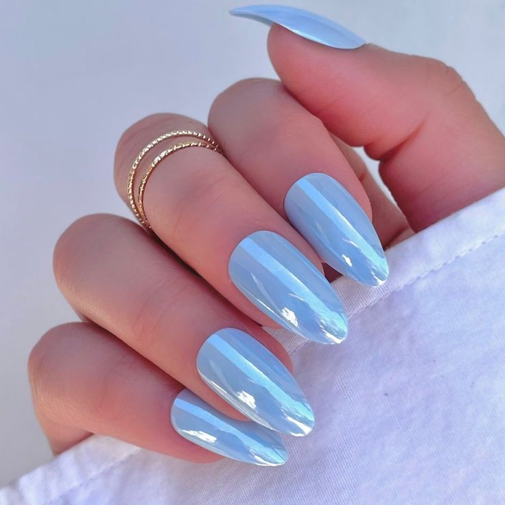 17 Chic Almond Nail Colors for Winter 2023-2024