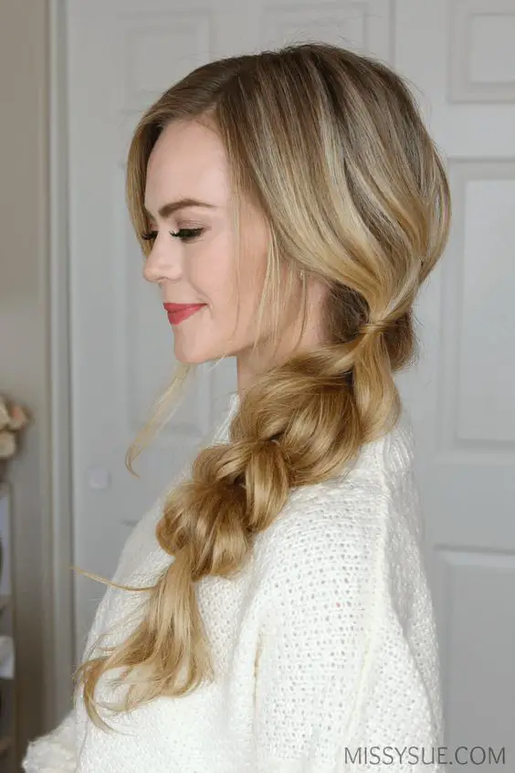 17 Trendy Winter Hairstyles for School 2023-2024