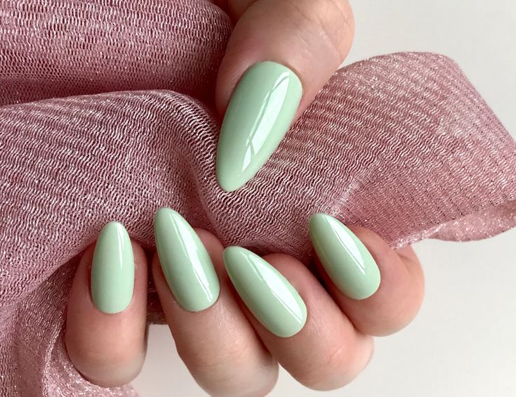 17 Chic Almond Nail Colors for Winter 2023-2024