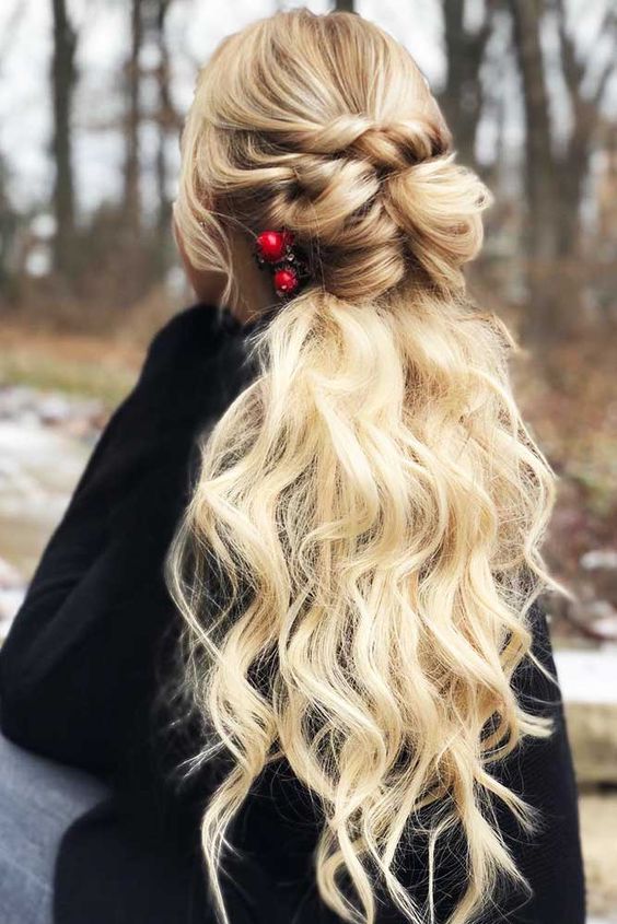 17 Glamorous Winter Hairstyles for Long Hair 2023-2024