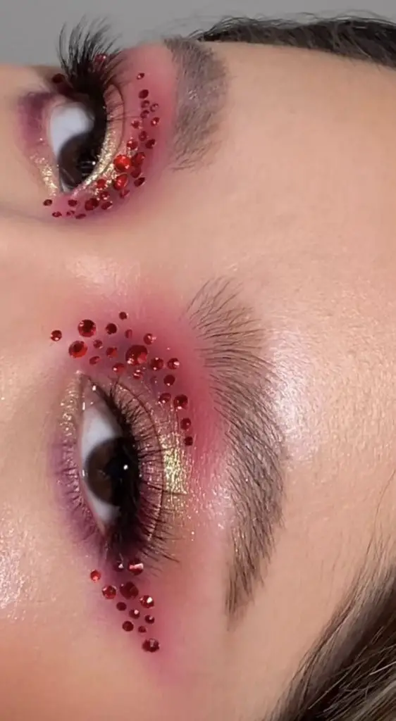 17 Stunning Red Christmas Makeup Ideas for 2023