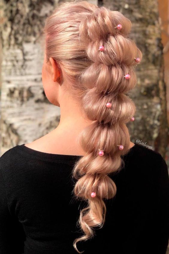 17 Easy Christmas Hairstyle Ideas for 2023