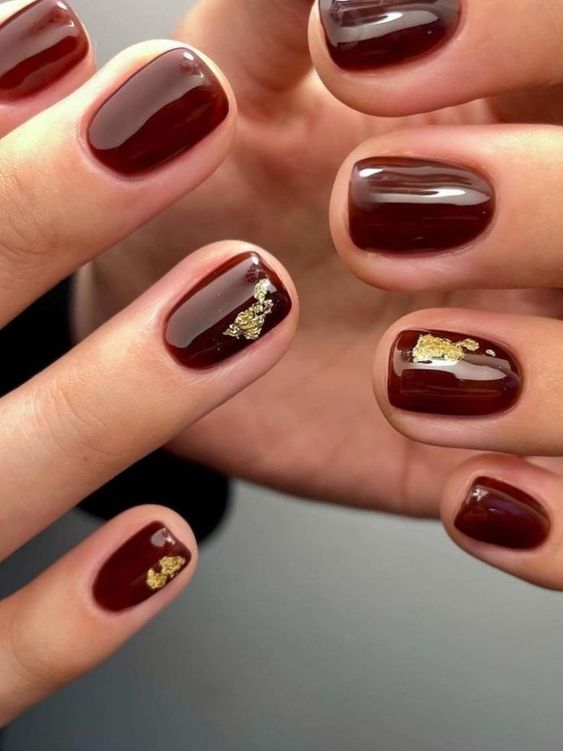 Short New Year's Nails in Red for 2024: 15 Festive Ideas