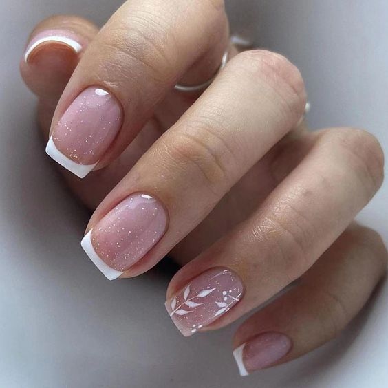 15 Chic Short White New Year's Nail Ideas for 2024